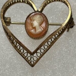 Vintage Heart Shaped Cameo Brooch Pin Gold Tone Openwork Frame Mid Century